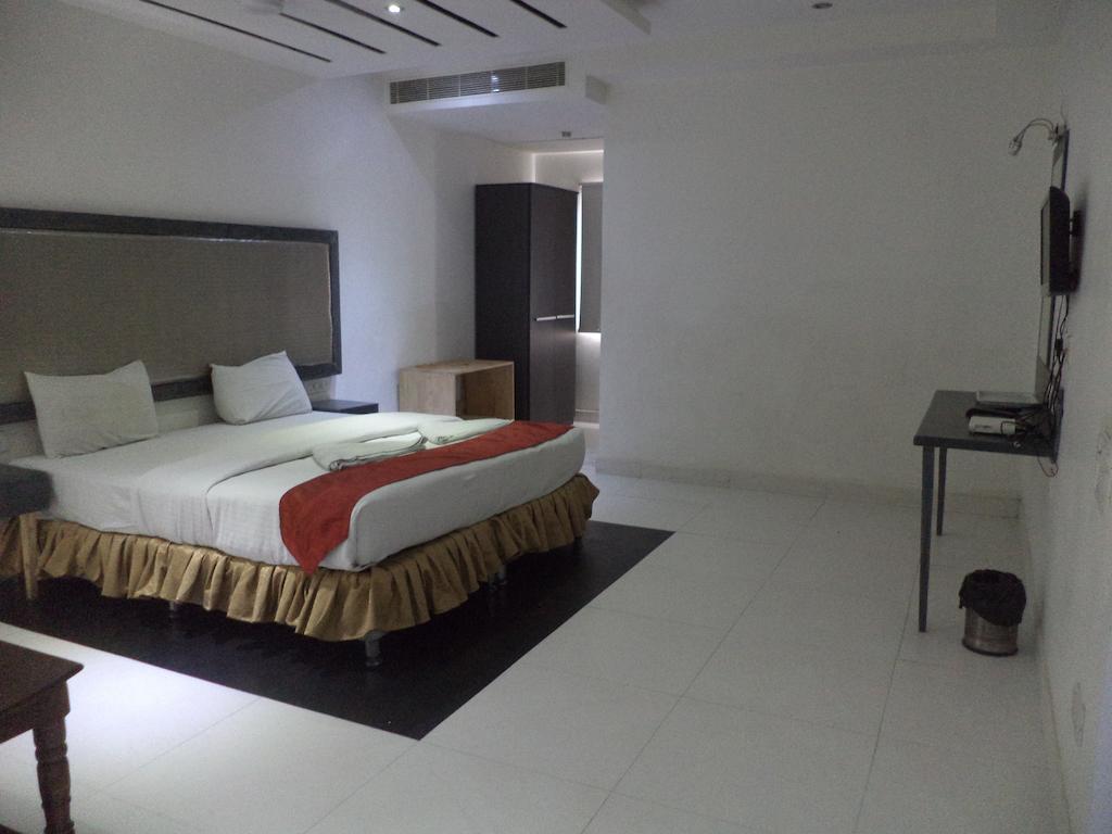 Hotel O Palak Residency Near Erragadda Metro Station Hyderabad Exteriör bild