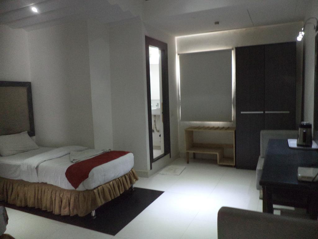 Hotel O Palak Residency Near Erragadda Metro Station Hyderabad Exteriör bild