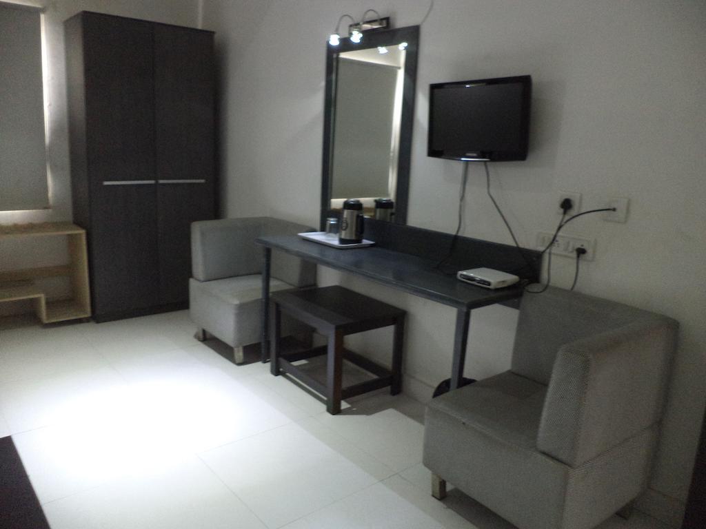 Hotel O Palak Residency Near Erragadda Metro Station Hyderabad Exteriör bild