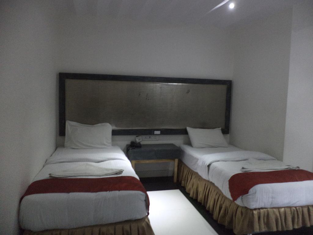 Hotel O Palak Residency Near Erragadda Metro Station Hyderabad Exteriör bild