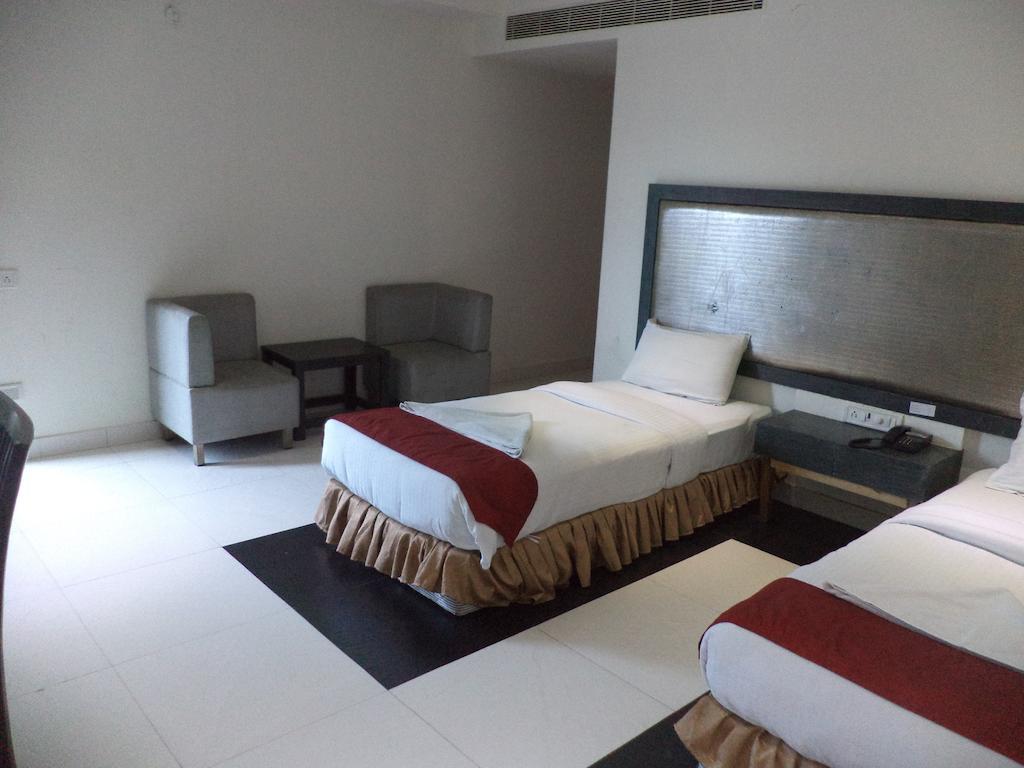 Hotel O Palak Residency Near Erragadda Metro Station Hyderabad Exteriör bild