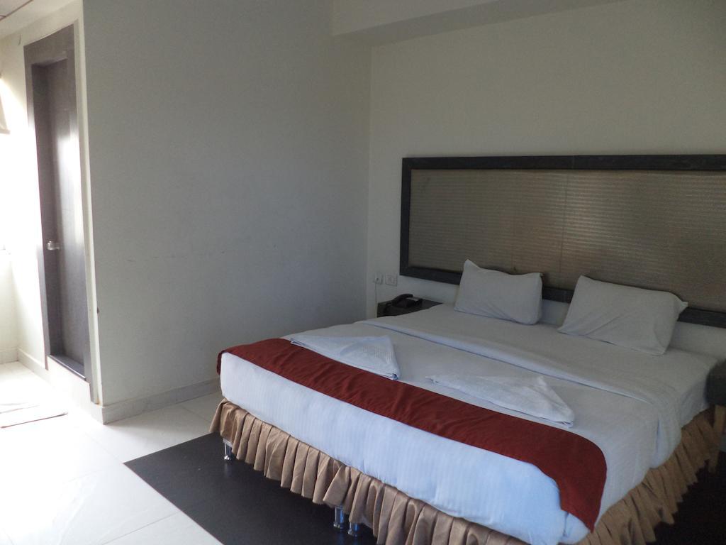 Hotel O Palak Residency Near Erragadda Metro Station Hyderabad Exteriör bild