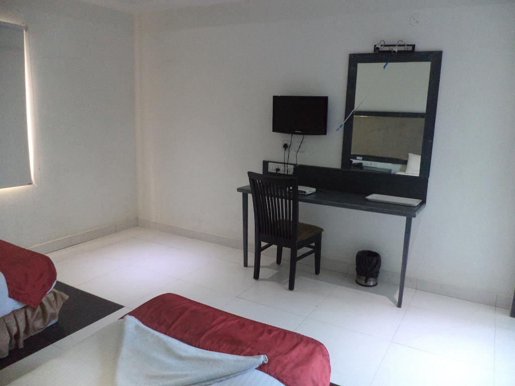 Hotel O Palak Residency Near Erragadda Metro Station Hyderabad Exteriör bild